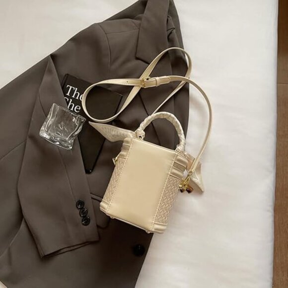 Neiman Marcus Equestrian White Vegan Leather Bucket Bag - Picture 6 of 6